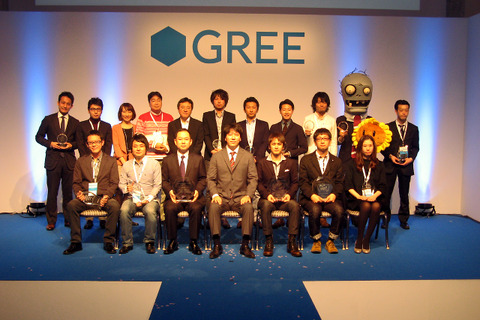『バハムートブレイブ』が念願の総合大賞を獲得！「GREE Platform Award 2012」にて計17タイトルが表彰 画像