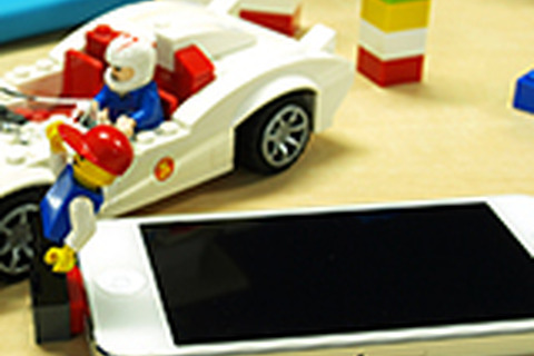 レゴブロックを使ってiPhoneスタンドを作ろう！iPhone5s/5c対応予定のLEGOブロック対応Lightningポートキャップ予約開始 画像