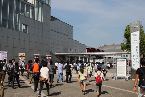【東京ゲームショウ2013】いよいよ一般公開日スタート、大行列が幕張に出現・・・ビジネスデーの来場者数も発表 画像