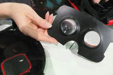 【E3 2014】VR機の新たな対抗馬！？スマートフォンを利用した4way HMD「Cmoar Personal Viewer」 画像