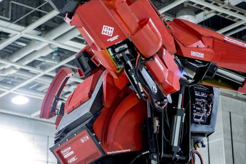 1億2000万円のロボット「クラタス」が数時間で「在庫切れ」、『鉄拳7』で格ゲー史上初のカメラギミックが実現か、“むっちり”から“食い込み”まで「ふともも」が凄い！、など…昨日のまとめ(1/6) 画像