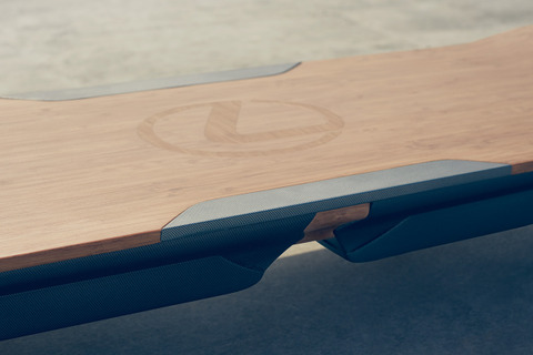 トヨタからホバーボード「Lexus hoverboard」発表…永久磁石で浮遊するスケボー 画像