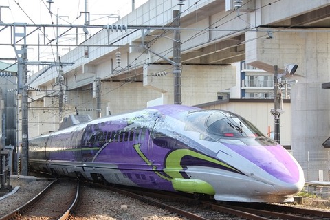 「エヴァ新幹線」ついに公開、車内放送チャイムは「残酷な天使のテーゼ」…11月7日から運行 画像
