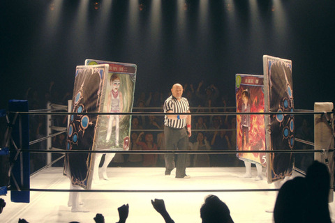 『シャドウバース』TVCMにゴールデンボンバーが“カード姿”で登場、プロレスや陸上で最強を競うが…!? 画像