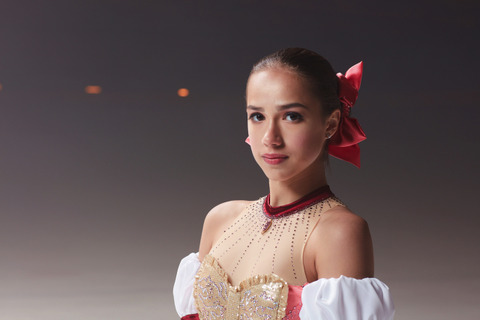 平昌五輪フィギュア金メダリスト・ザギトワ選手、魔法少女になる―『マギレコ』1周年記念CM公開 画像