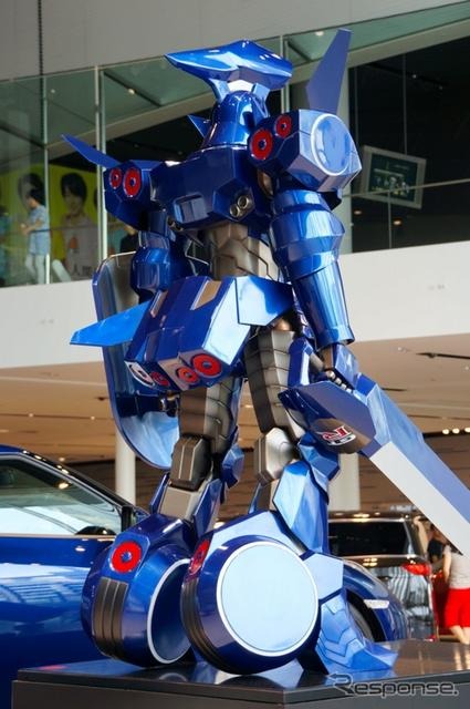 超速変形ジャイロゼッター トランスフォーマー。ニッサンGT-Rがロボットに変形 GT-R がロボットに変身…日産×ジャイロゼッター | レスポンス