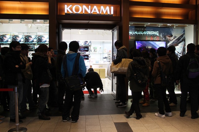 開店前から行列も！遂に発売した『METAL GEAR RISING』販売店舗の様子をお届け