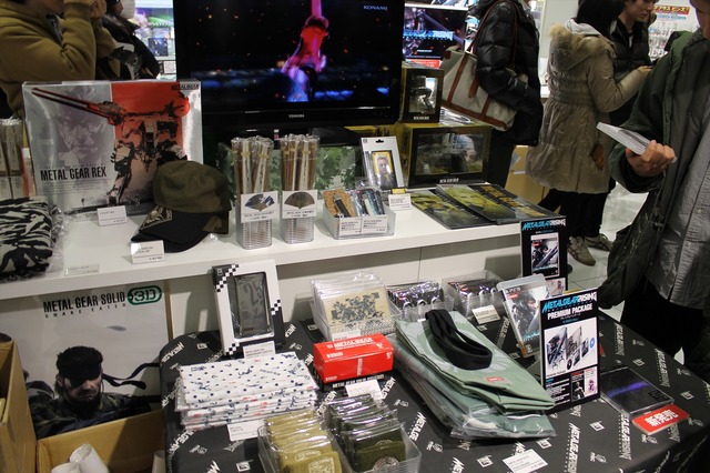 開店前から行列も！遂に発売した『METAL GEAR RISING』販売店舗の様子をお届け