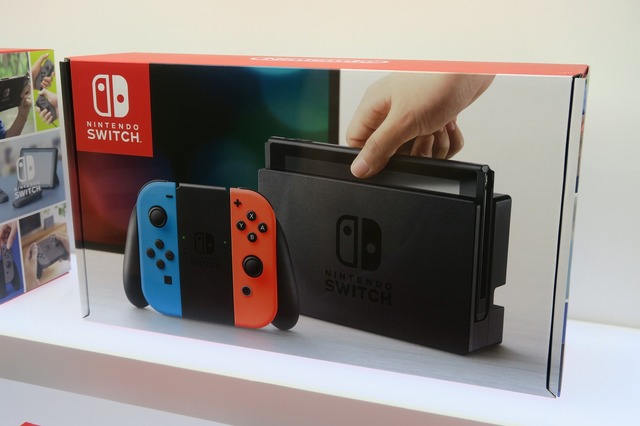 NintendoSwitch 本体 ＋2枚目の写真 Nintendo Switch 本体 (ケース付き