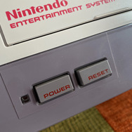 国内ではほとんど情報が無い海外版ファミコン「NES」の不思議な世界─ソフトの入れ方すら異なる“別物”っぷり!生粋のマニアがその魅力を語る