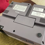 国内ではほとんど情報が無い海外版ファミコン「NES」の不思議な世界─ソフトの入れ方すら異なる“別物”っぷり!生粋のマニアがその魅力を語る