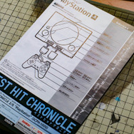 バンダイ2/5「プレイステーション(SCPH-1000)」プラモレビュー……基板まで再現したゲームハードのプラモデルの魅力とは？【ゲーム系プラモって実際どう?】