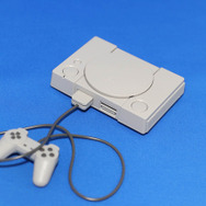 バンダイ2/5「プレイステーション(SCPH-1000)」プラモレビュー……基板まで再現したゲームハードのプラモデルの魅力とは？【ゲーム系プラモって実際どう?】