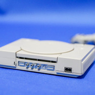 バンダイ2/5「プレイステーション(SCPH-1000)」プラモレビュー……基板まで再現したゲームハードのプラモデルの魅力とは？【ゲーム系プラモって実際どう?】