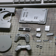 バンダイ2/5「プレイステーション(SCPH-1000)」プラモレビュー……基板まで再現したゲームハードのプラモデルの魅力とは？【ゲーム系プラモって実際どう?】