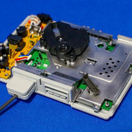 バンダイ2/5「プレイステーション(SCPH-1000)」プラモレビュー……基板まで再現したゲームハードのプラモデルの魅力とは？【ゲーム系プラモって実際どう?】