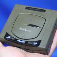 バンダイ2/5「セガサターン」プラモレビュー……90年代ゲームハードが模型として蘇る【ゲーム系プラモって実際どう？】