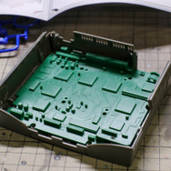 バンダイ2/5「セガサターン」プラモレビュー……90年代ゲームハードが模型として蘇る【ゲーム系プラモって実際どう？】