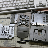 バンダイ2/5「セガサターン」プラモレビュー……90年代ゲームハードが模型として蘇る【ゲーム系プラモって実際どう？】