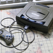 バンダイ2/5「セガサターン」プラモレビュー……90年代ゲームハードが模型として蘇る【ゲーム系プラモって実際どう？】