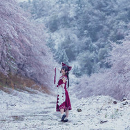 みけ氏@tematemaririri 博麗霊夢／撮影：かず専 @Kazusen_Toshi