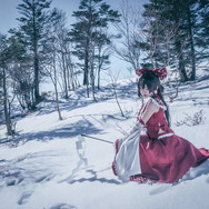 みけ氏@tematemaririri 博麗霊夢／撮影：ミナケン@midouken1