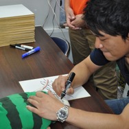 ビックカメラ有楽町では辻本プロデューサーのサイン会