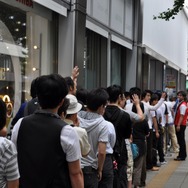 ビックカメラ有楽町では辻本プロデューサーのサイン会