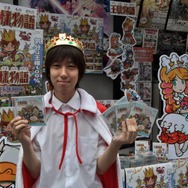 『王様物語』の王様が自らDVDを配布