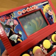 3,000万円を投資したコレクターが語る「セーラームーン」!Vol.4 今ではレトロな電子ゲーム&激レア変身ロッド、残ってる方が珍しい食玩の“おまけ”も