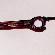 『ゼノブレイド DE』より「神剣モナド」のダイキャスト製メタルチャームが発売中！高級感あふれる化粧箱も付属