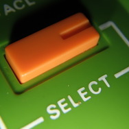 太陽様、ありがとう！ソーラー電池&ダブルパネルが画期的だった1982年発売の電子ゲーム『秘境アマゾン』を見つめ直す