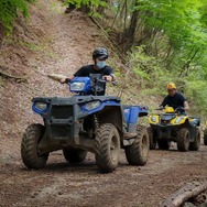 最高にタフなレースゲー『オーバーパス』はどれだけリアル？声優・白石稔と四輪バギーでオフロードを攻めてきた