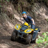 最高にタフなレースゲー『オーバーパス』はどれだけリアル？声優・白石稔と四輪バギーでオフロードを攻めてきた