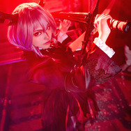 『アークナイツ』タルラ／モデル：KAPI （@KAPI_827MP）、撮影：乃木章（@Osefly）