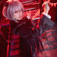 『アークナイツ』タルラ／モデル：KAPI （@KAPI_827MP）、撮影：乃木章（@Osefly）