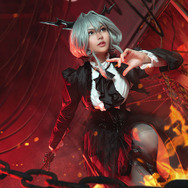 『アークナイツ』タルラ／モデル：KAPI （@KAPI_827MP）、撮影：乃木章（@Osefly）、レタッチ：冥音（@Mingyincoser）