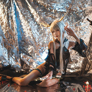 『アークナイツ』シャイニング（水着）