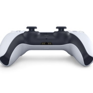 気になるコントローラーの裏側もお披露目！ PS5周辺機器の詳細情報が更新