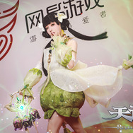 人気の由縁は愛らしさ？97万フォロワーの中国コスプレイヤーがオープンワールドRPG『Revelation Online』のキャラクターで壁ドン！？