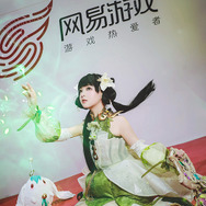 人気の由縁は愛らしさ？97万フォロワーの中国コスプレイヤーがオープンワールドRPG『Revelation Online』のキャラクターで壁ドン！？