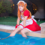 『新世紀エヴァンゲリオン』惣流・アスカ・ラングレー（メイドver.）／モデル：KAPI、撮影：乃木章