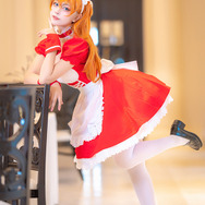 『新世紀エヴァンゲリオン』惣流・アスカ・ラングレー（メイドver.）／モデル：KAPI、撮影：乃木章