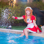 『新世紀エヴァンゲリオン』惣流・アスカ・ラングレー（メイドver.）／モデル：KAPI、撮影：乃木章