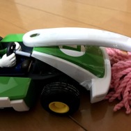 『マリオカート ライブ ホームサーキット』にモップをつけて掃除してみた―そんな…掃除したばかりなのに埃と髪の毛が…！