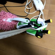 『マリオカート ライブ ホームサーキット』にモップをつけて掃除してみた―そんな…掃除したばかりなのに埃と髪の毛が…！