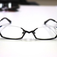 本職を驚かせる『アリスギア』のメガネと、それを完全再現する「執事眼鏡」―満を持してのコラボメガネは如何にして産まれたのか