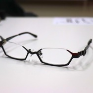 本職を驚かせる『アリスギア』のメガネと、それを完全再現する「執事眼鏡」―満を持してのコラボメガネは如何にして産まれたのか