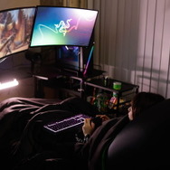 冬の強い味方「ゲーミング毛布「わたタンク」」登場！ コントローラー用のアームホール搭載で、毛布を被ったままゲームライフを満喫