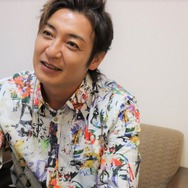 【インタビュー】つるの剛士が語る女性向けコンテンツ の魅力とはーー【2.85次元】教育番組パロディショー「うたってにこりん☆」インタビュー